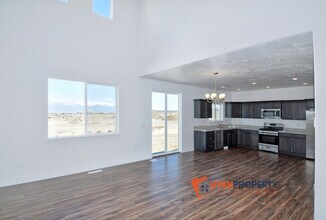 7042 N Brook Ridge in Eagle Mountain, UT - Building Photo - Building Photo