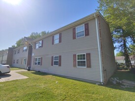 Arbor Brook Apartments in Portsmouth, VA - Foto de edificio - Building Photo