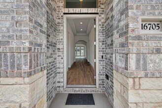 16705 Christina Garza Dr in Manor, TX - Building Photo - Building Photo