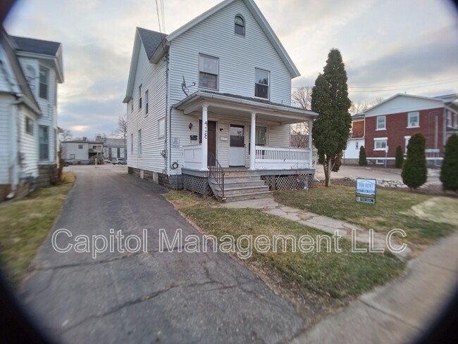 property at 418 N Walnut St