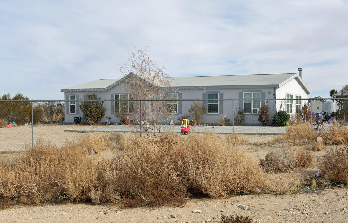 10225 Visalia Ave in Lucerne Valley, CA - Building Photo