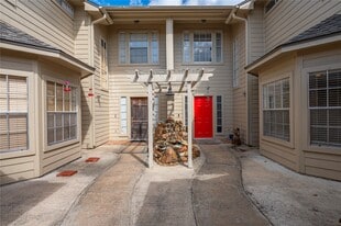 2060 Glencove Dr in Seabrook, TX - Building Photo