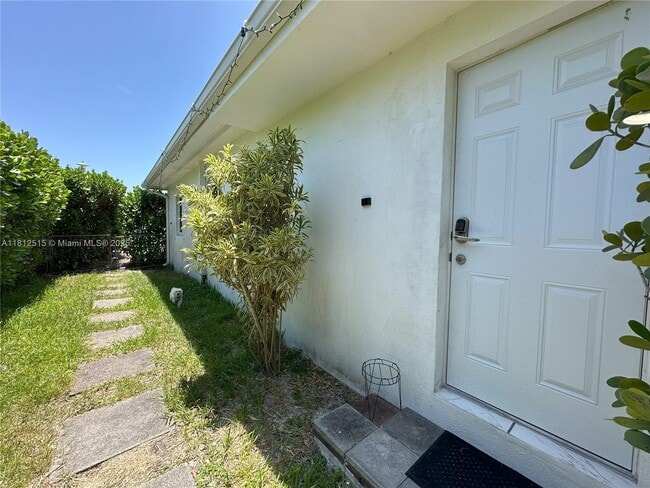 85 NW 126th St in North Miami, FL - Building Photo - Building Photo