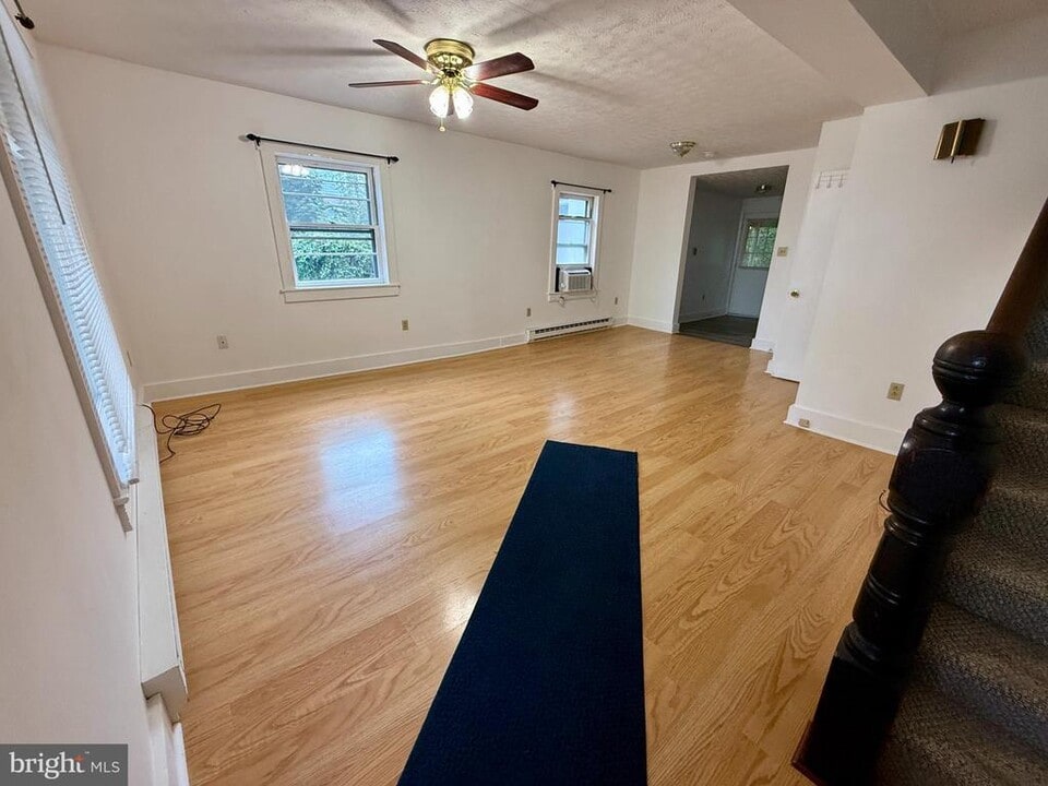 132 Sharpe St in Strasburg, VA - Building Photo