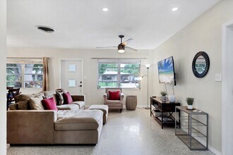 2532 Belvoir Blvd in Sarasota, FL - Building Photo - Building Photo