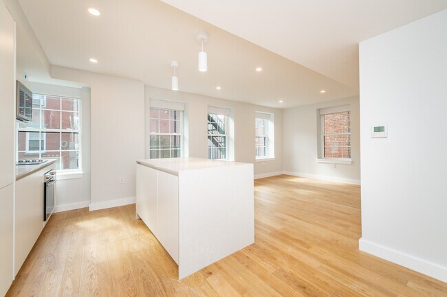 20 Fleet St, Unit 3 in Boston, MA - Building Photo - Building Photo