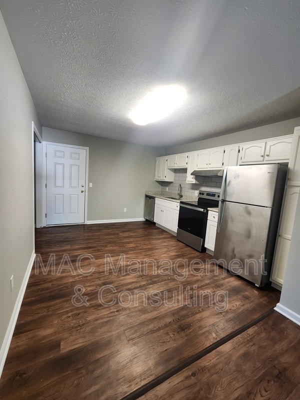property at 1495 Autumn Ave