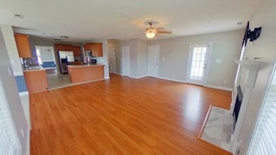 622 Thorncliff Dr in Raeford, NC - Building Photo - Building Photo