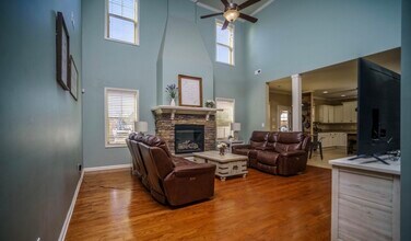 205 Holmes Point Ct in Jacksonville, NC - Building Photo - Building Photo