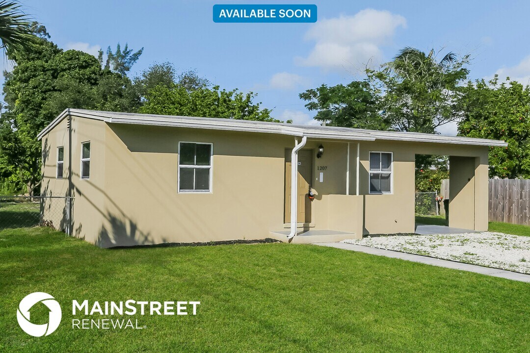 1207 NW 13th Ln in Fort Lauderdale, FL - Building Photo