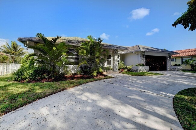2621 NW 39th St in Boca Raton, FL - Building Photo - Building Photo