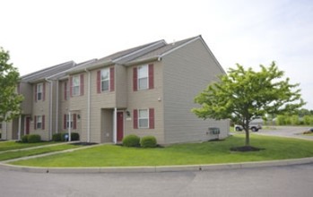 George's Creek Apartments in Canal Winchester, OH - Building Photo - Building Photo