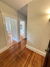 593 Heath St, Unit 1 in Chestnut Hill, MA - Foto de edificio - Building Photo