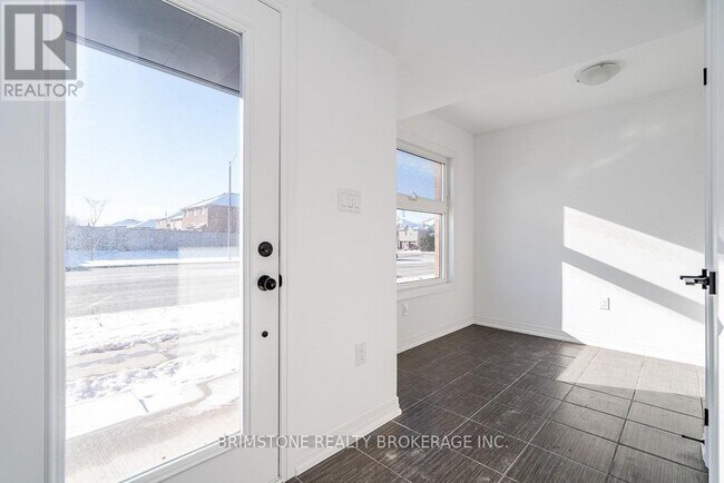 79 Fairlane Ave in Barrie, ON - Building Photo - Building Photo