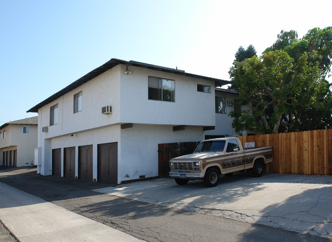 434 W Tularosa Ave in Orange, CA - Foto de edificio - Building Photo