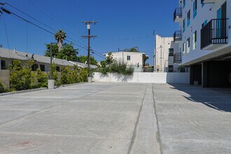 4000 Mont Clair Street in Los Angeles, CA - Foto de edificio - Building Photo