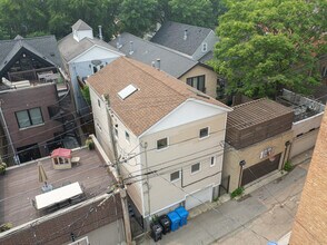 1742 W Crystal St, Unit 2 in Chicago, IL - Building Photo - Building Photo