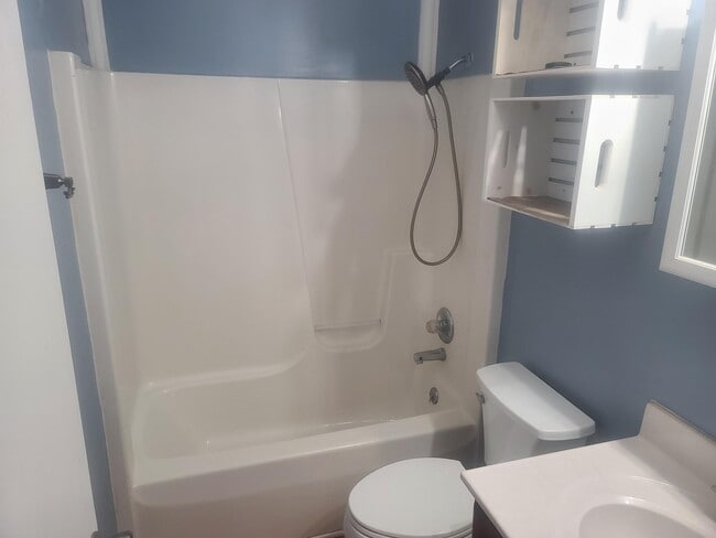 910 Halpin Rd, Unit #1 in Clarksville, OH - Building Photo - Building Photo