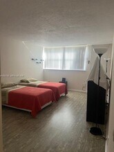 16175 Golf Club Rd in Weston, FL - Building Photo - Building Photo