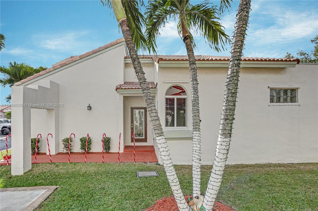 11338 SW 158th Pl in Miami, FL - Building Photo