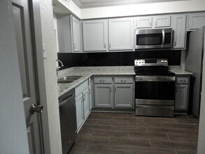 6654 Montauk Dr in Houston, TX - Building Photo - Building Photo