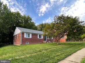 5305 Yorktown Blvd in Arlington, VA - Building Photo - Building Photo