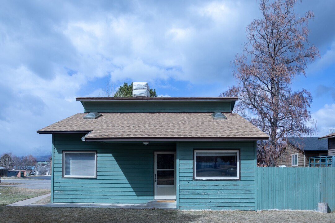 520 Wamsley Way in Rifle, CO - Building Photo
