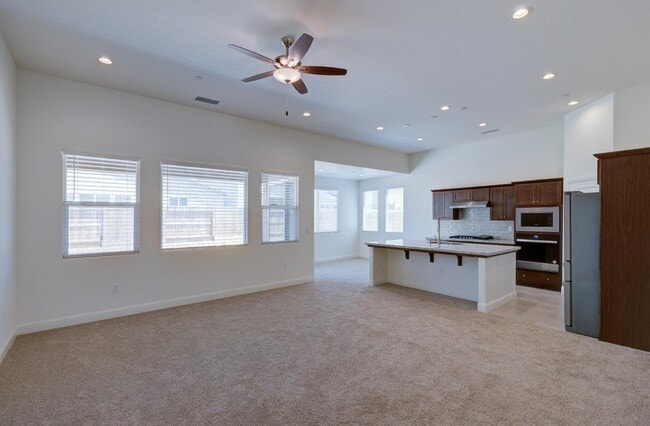 4155 Twain Ave in Clovis, CA - Foto de edificio - Building Photo