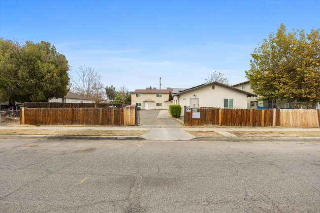 224 Washington Ave in Bakersfield, CA - Building Photo - Building Photo