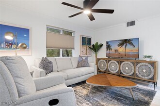 960 7th St S in Naples, FL - Building Photo - Building Photo