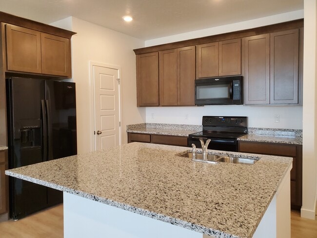 4350 W Dixon Way in Lehi, UT - Building Photo - Building Photo