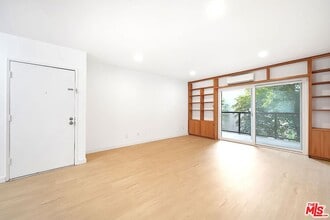 9005 Cynthia St in West Hollywood, CA - Building Photo - Building Photo