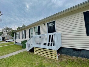 1202 S 8th St in Wilmington, NC - Foto de edificio - Building Photo