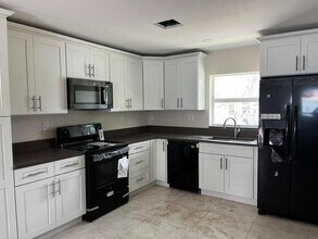 15242 69th Trail N in West Palm Beach, FL - Building Photo - Building Photo