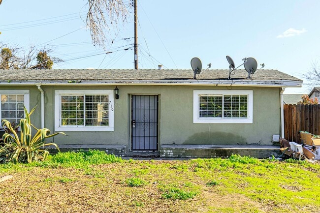 property at 719 Roselawn Ave