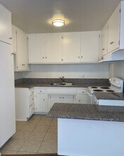 21707 Roscoe Blvd in Los Angeles, CA - Building Photo - Building Photo