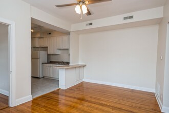 5616 N Winthrop Ave-Unit -2R in Chicago, IL - Foto de edificio - Building Photo