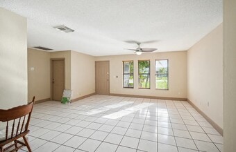 206 SE Santa Barbara Pl in Cape Coral, FL - Building Photo - Building Photo