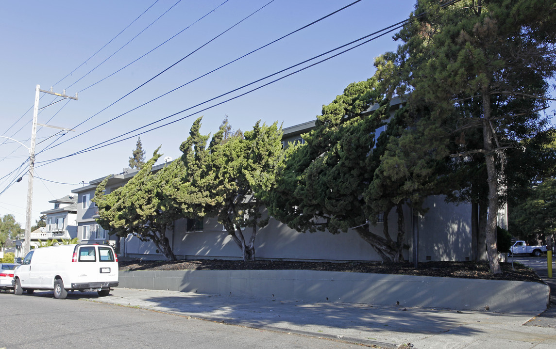 The Lateau in Oakland, CA - Building Photo