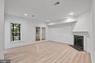 9988 Cyrandall Dr in Oakton, VA - Building Photo - Building Photo