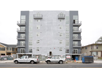 155 S Oxford Ave in Los Angeles, CA - Building Photo - Building Photo