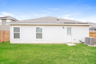 7277 Jebson Pass in San Antonio, TX - Foto de edificio - Building Photo