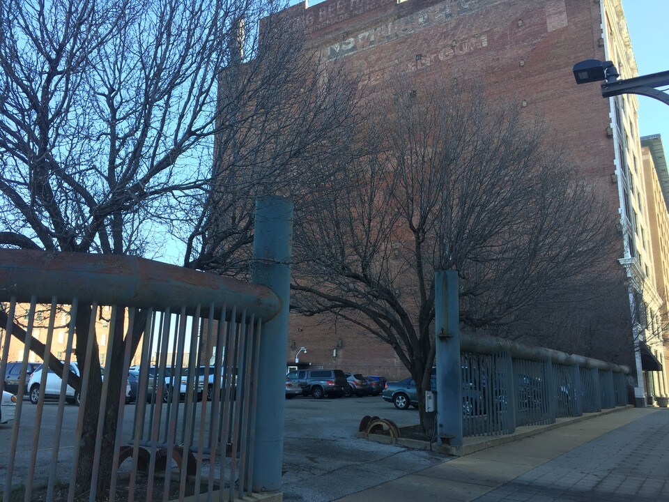 1709 Washington Ave in St. Louis, MO - Building Photo