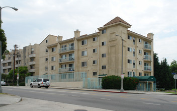 300 S Westmoreland Ave in Los Angeles, CA - Building Photo - Building Photo