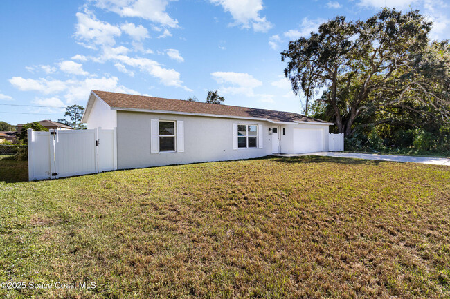 223 Greenway Ave NE in Palm Bay, FL - Building Photo - Building Photo