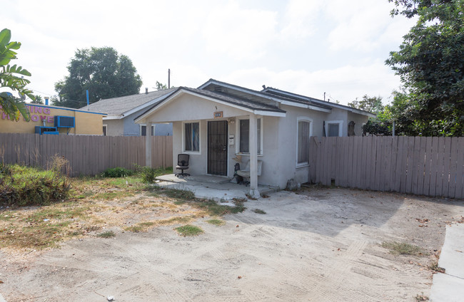 5932-5946 Florence Ave in Bell Gardens, CA - Building Photo - Building Photo