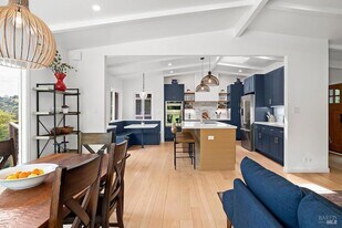 5 Oak Springs Dr in San Anselmo, CA - Building Photo