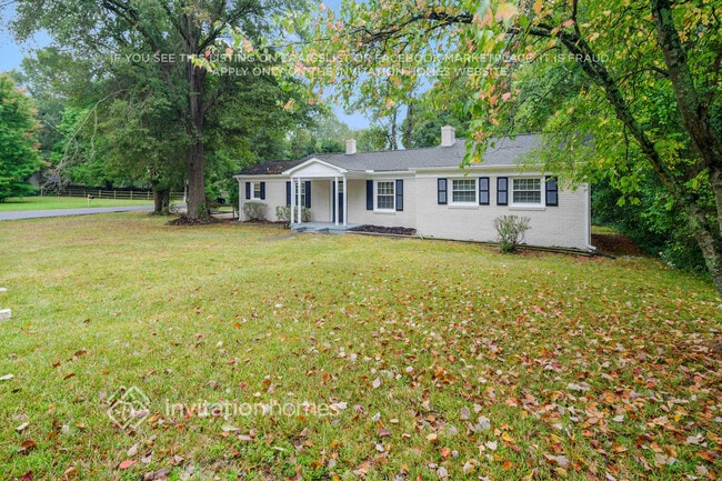 7839 Chapman St, Unit 420 in Charlotte, NC - Foto de edificio - Building Photo