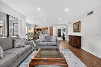 368 Brackenwood Cir in Palm Beach Gardens, FL - Building Photo - Building Photo