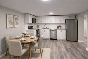 23 Woodman Dr in Brantford, ON - Building Photo